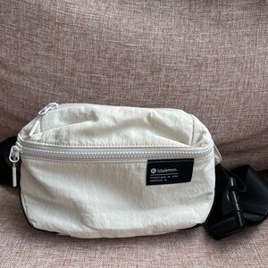 Lululemon Clean Lines Belt Bag 2L